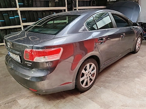 Toyota Avensis benzină  - imagine 6
