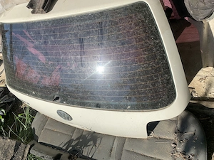 Haion golf 4 hatchback alb si negru