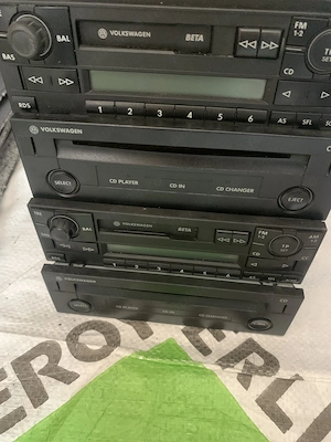 Casetofon si magazie cduri vw golf 4 bora beta 