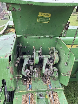 vand presă John Deere 332 - imagine 2