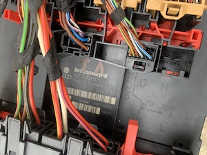 Modul confort central vw golf 5 touran t1 skoda 2 ci relee unitate centrala - imagine 3