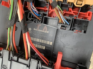 Modul confort central vw golf 5 touran t1 skoda 2 ci relee unitate centrala - imagine 4