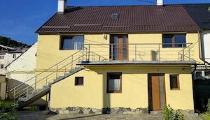 Casă renovata complet cu 2 apartamente incalzire in pardoseala