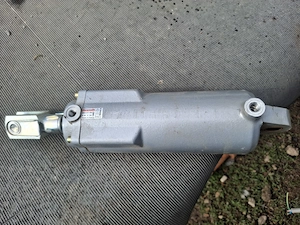 Vând cilindru pneumatic  noi 3 buc.