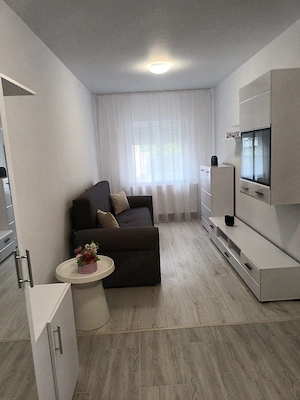 Ocazie deosebită! Închiriez apartament modern în Micro 17,Satu Mare  - imagine 4