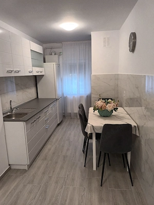 Ocazie deosebită! Închiriez apartament modern în Micro 17,Satu Mare  - imagine 2