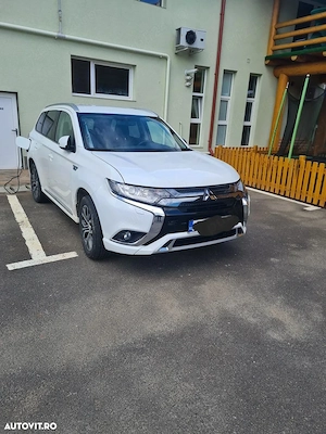 Mitsubishi Outlander Hybrid 2020 - imagine 5