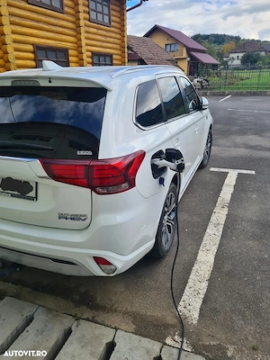 Mitsubishi Outlander Hybrid 2020 - imagine 4