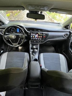 Toyota Auris 2018 1.2 benzina 116 cai - imagine 8