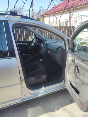 Volskwagen Touran de vanzare in stare foarte buna  - imagine 3