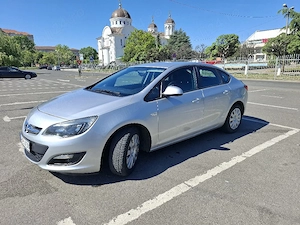 Opel astra sedan 2017