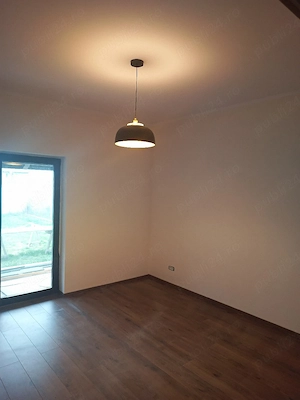 Proprietar, închiriez 1 2 duplex la intrare în Moșnița Nouă  - imagine 5