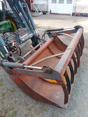 Tractor cu incarcator frontal. - imagine 5