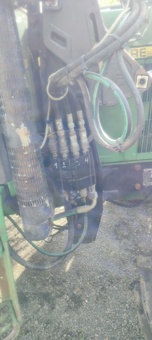 Tractor cu incarcator frontal. - imagine 9