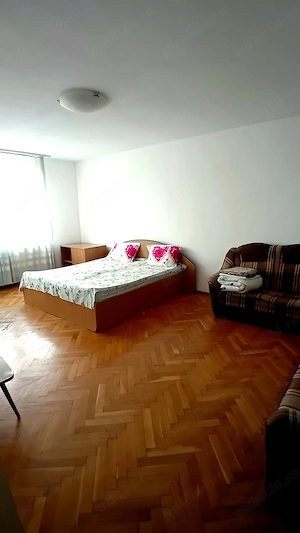 Inchiriez apartament 3 camere decomandat , mobilat -utilat (centrala termica  ,masina spalat ) in zo