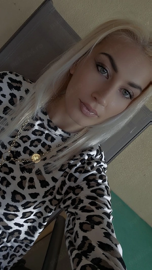 buna sunt vanessa 24 de ani  - imagine 3