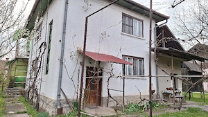 vand apartament in casa si cu teren - imagine 3