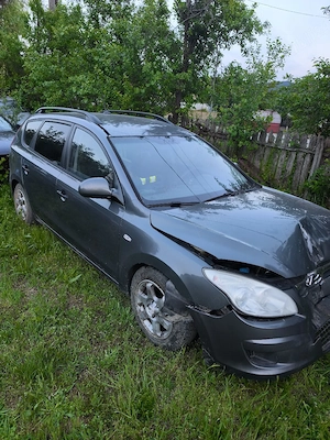 Vand Hyundai i30 1.6 CRDI 2009 break pentru dezmembrare - imagine 4