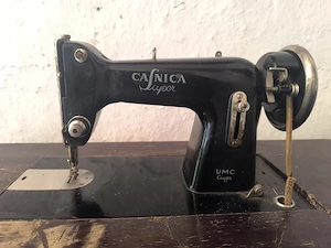 Masina de cusut Casnica Super, cadru fonta
