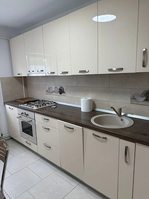 Apartament cu 2 3 camere de închiriat în zona Lipovei 