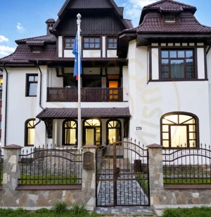 Pensiune renovata in Busteni, 14 camere, teren 900 mp, zona Libertatii