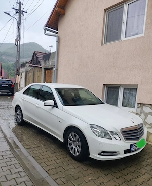 Mercedes-Benz Clasa E an 2010 - imagine 2