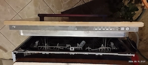 De vânzare mașina de spălat vase Ariston Hotpoint.