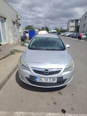 vând Opel Astra j 