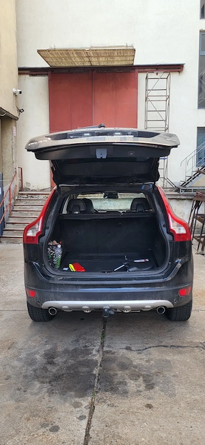 Volvo XC60  R-Dising AWD 2.4  - imagine 4
