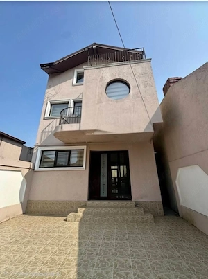 Vând vilă cu etaj și mansardă   zona Casa de Cultură, Constanța