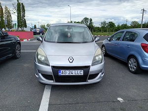 Renault Megane scenic 2011 benzină  - imagine 4