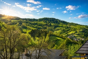 Un colt de liniste la poalele Tampei, Schei: Casuta singura in curte, Brasov