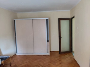 FOR RENT Casă spațioasă de închiriat în Oradea Iosia   8 camere, 5 băi, 12 locuri de dormit - imagine 8