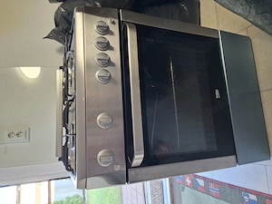 Vand aragaz Beko in stare foarte buna. Accesoriile pentru rotisor nefolosite.