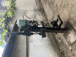 Crepator de lemne hidraulic aprox 12 tone pe tractor