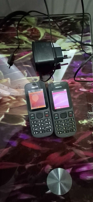 Telefon Nokia 100 - Stare perfecta + Incarcator 2 bucati