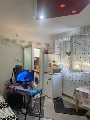Vand garsoniera , str.Cernei nr.40 B , parter , langa liceul A.Vlaicu - imagine 5