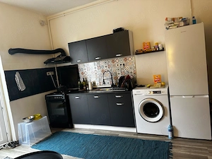 Închiriez apartament la casă  - imagine 3
