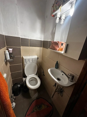 Închiriez apartament la casă  - imagine 12