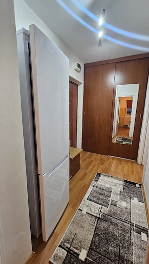 închiriez apartament cu doua camere mobilat și utilat zona Miorița etaj 6 - imagine 5
