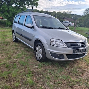 Vând Dacia Logan MCV 16 benzina  - imagine 6