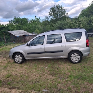 Vând Dacia Logan MCV 16 benzina  - imagine 9