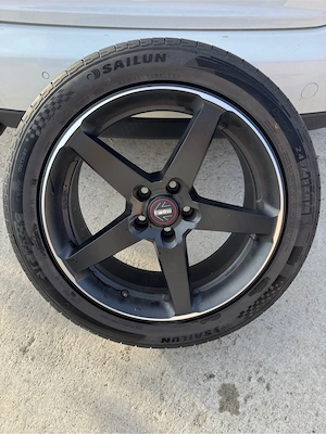 Roti / Jante Momo 5x112 R18 ET 25 concave 8J negre cauciucuri vara 245/45/18 DOT 5123 - imagine 7