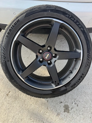 Roti / Jante Momo 5x112 R18 ET 25 concave 8J negre cauciucuri vara 245/45/18 DOT 5123 - imagine 9