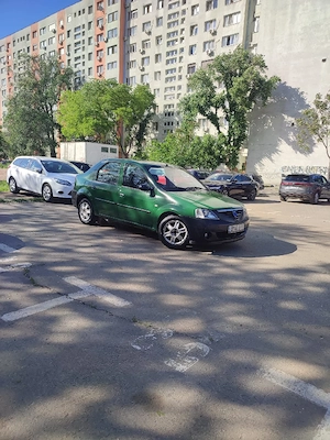 vând Dacia Logan motor de 1 4 benzina acte valabile mașina merge impecabil fara probleme  - imagine 3
