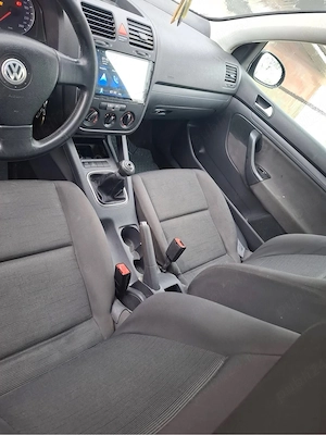 VW Golf.   - imagine 5