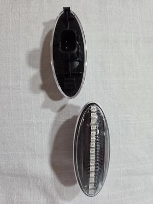 Semnalizare laterala LED dinamică pentru Toyota Yaris RAV4 2005 2006 2007 2008 2009 Auris COROLLA - imagine 2