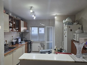 Vand apartament 2 camere - imagine 6