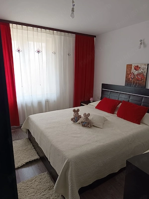Vând apartament 3 camere în centru Beclean - imagine 2