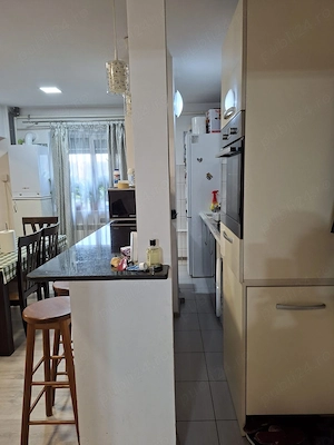 Vând apartament luminos și frumos, situat pe bulevard, cu centrală, mobilat și utilat!  - imagine 3